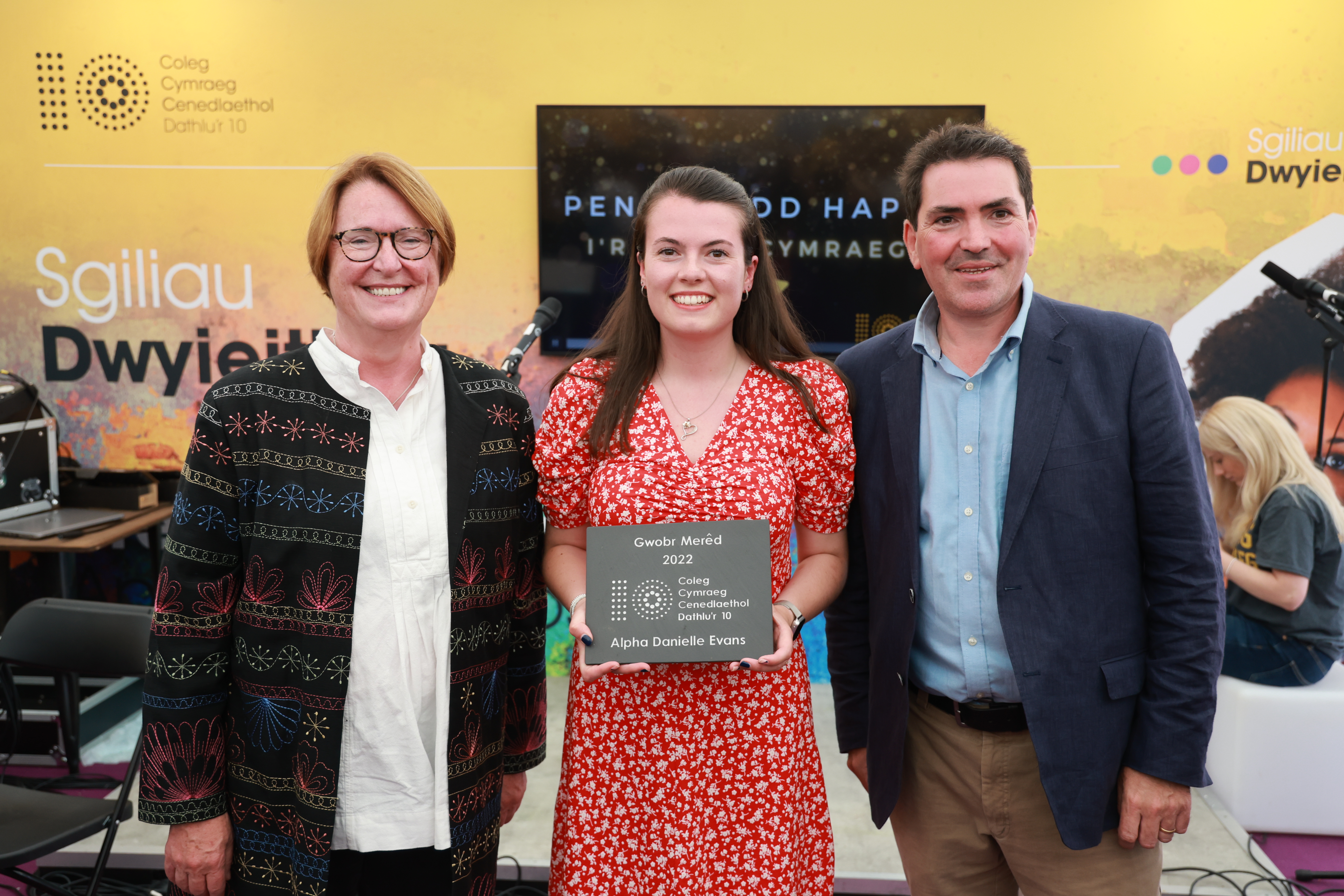 Alpha receiving the Coleg Cymraeg Merêd Award at the National Eisteddfod 2022